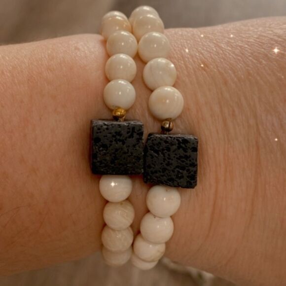 NEW Bundle (2) Handmade Beaded Bracelets with Drawstring Bag - Picture 2 of 6